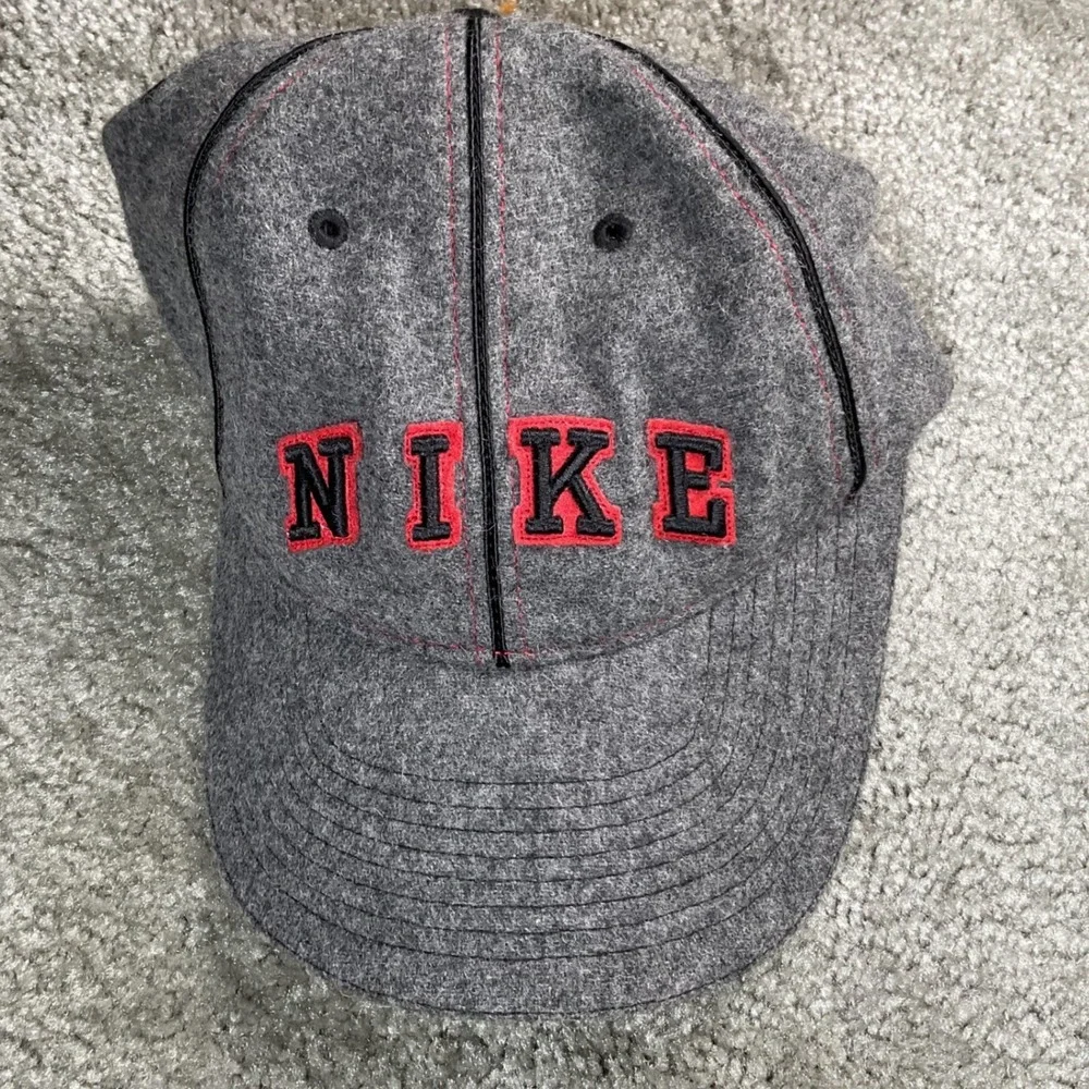 Nike Wool Baseball Cap Mens OSFM Grey Excellent‎ Red Embroidered Swoosh Hat
